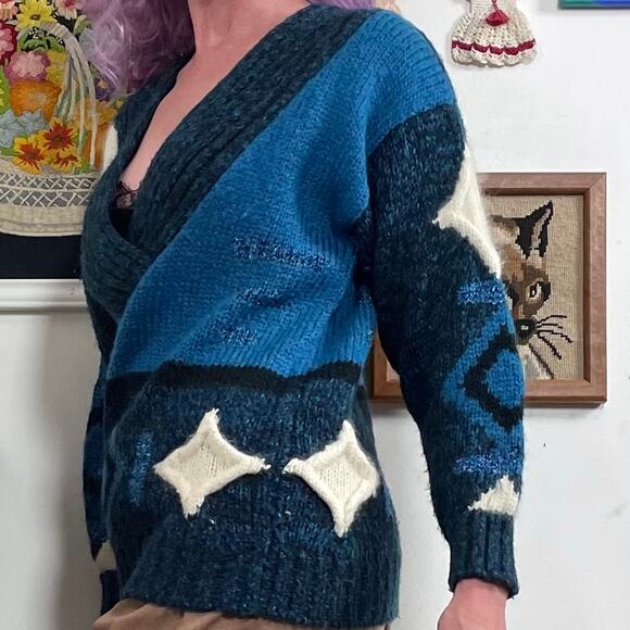 Vintage Deep V Neck Teal Sweater, 1980s Graphic Pop Art Cozy Pullover, Sz S-M - Picture 8 of 11